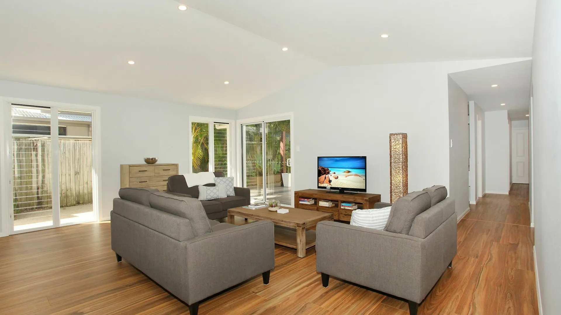 Carrothool 29 - 6 Bedroom Holiday Home On Canal With Pool Mooloolaba 0*,